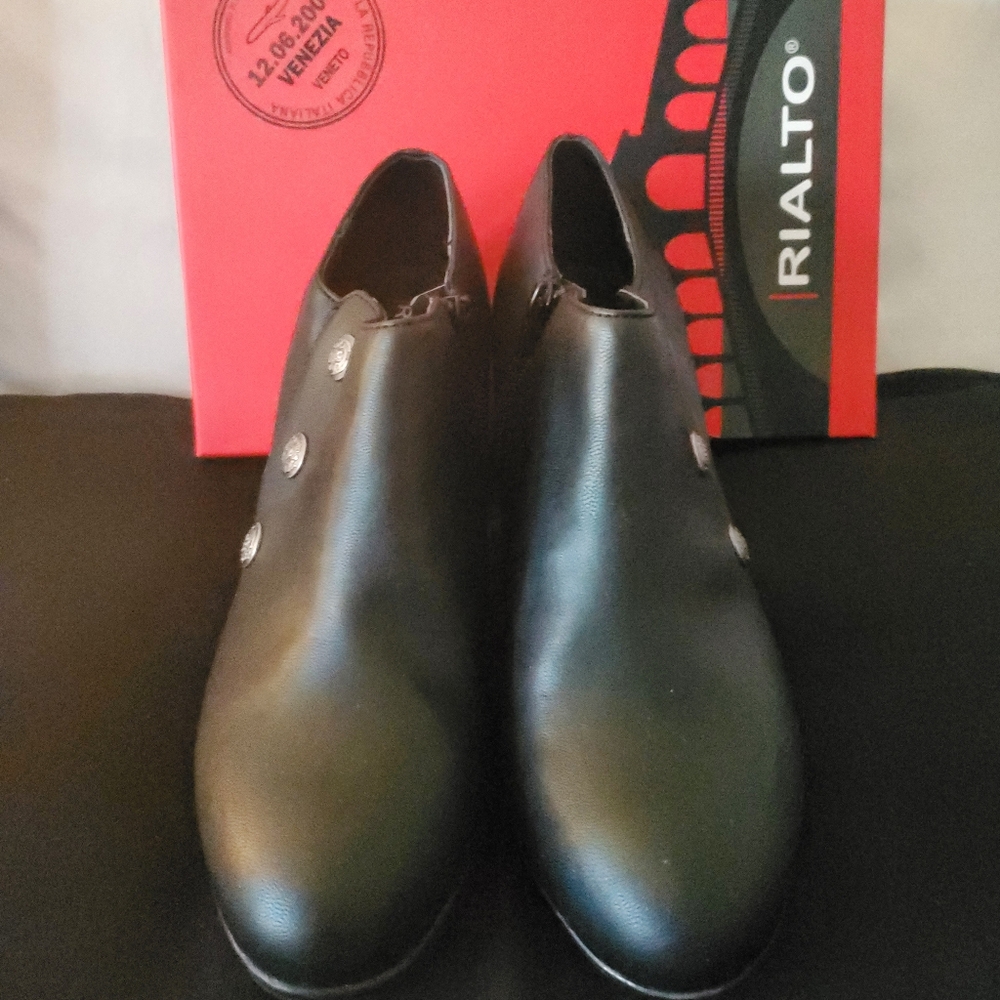 Rialto Penston Ankle Booties